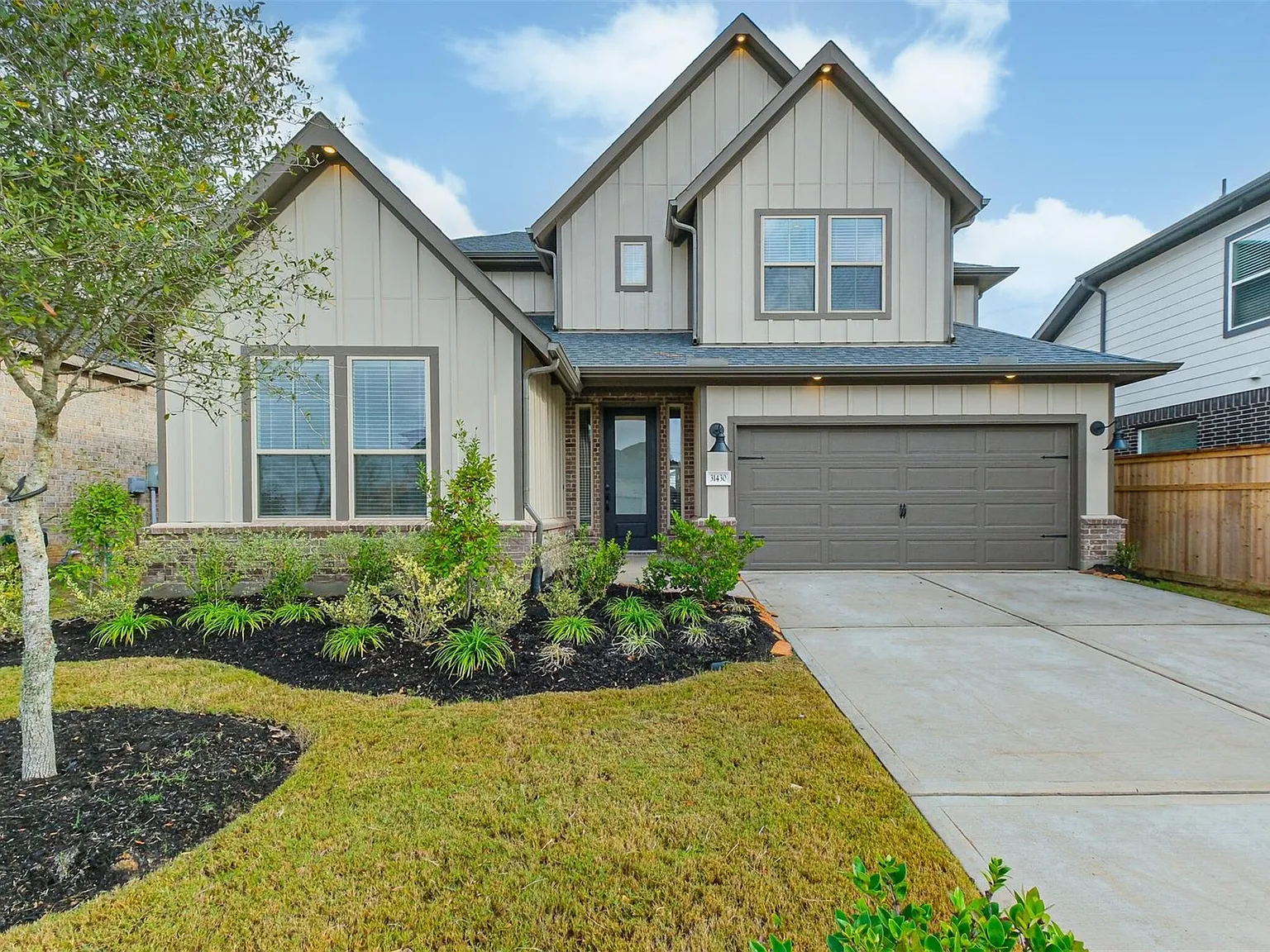 4 bed, 3.0 bath, 2640 sqft, $3,400 — Photo 1