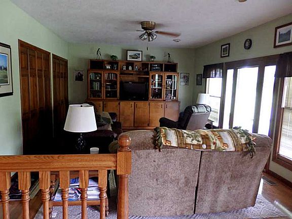 3rd image of 121 S Heather Hill Dr