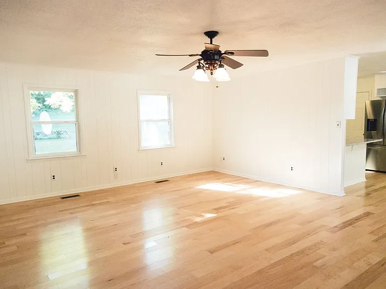 10716 Dallas Hollow Rd — Photo 3