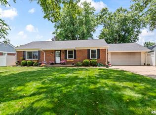 1822 Deerfield Rd, Chatham, IL 62629