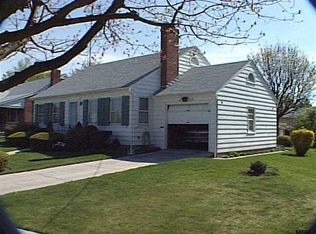 3 Paul St, Hanover, PA 17331