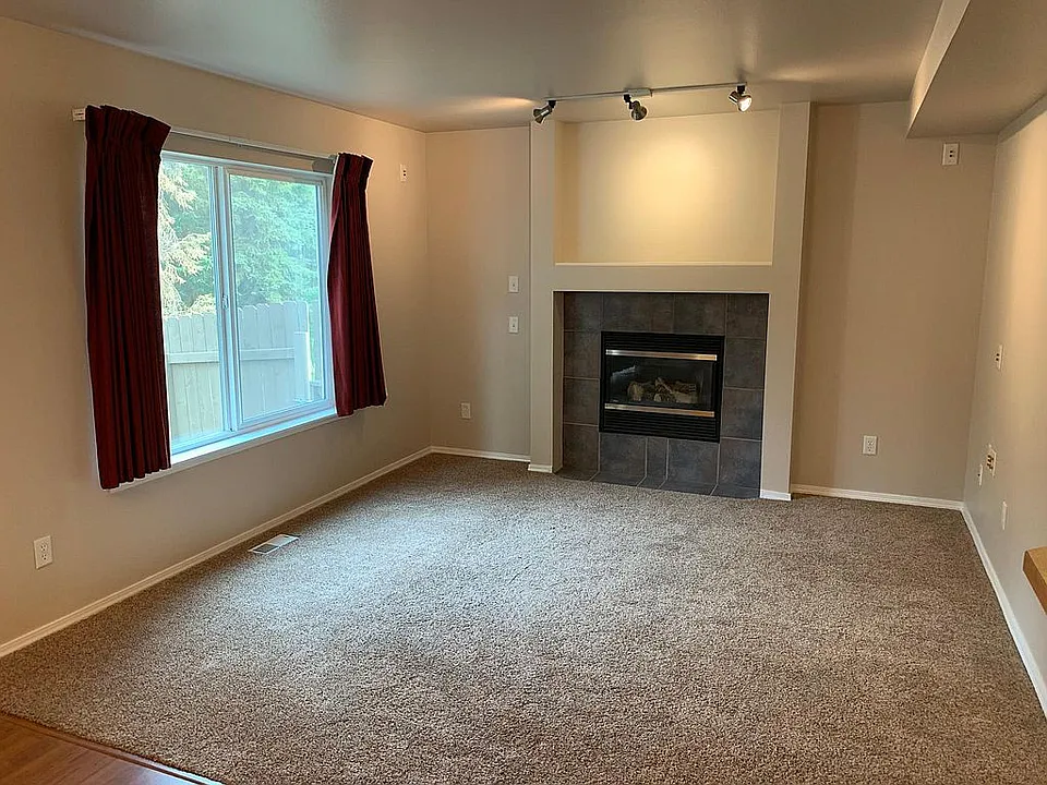 Living Room w/Gas Fireplace
