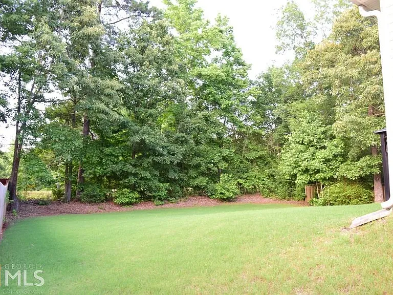 35 Bedford Park Dr — Photo 25