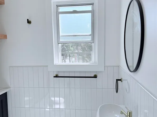 310 Summit Avenue image 5 of 16