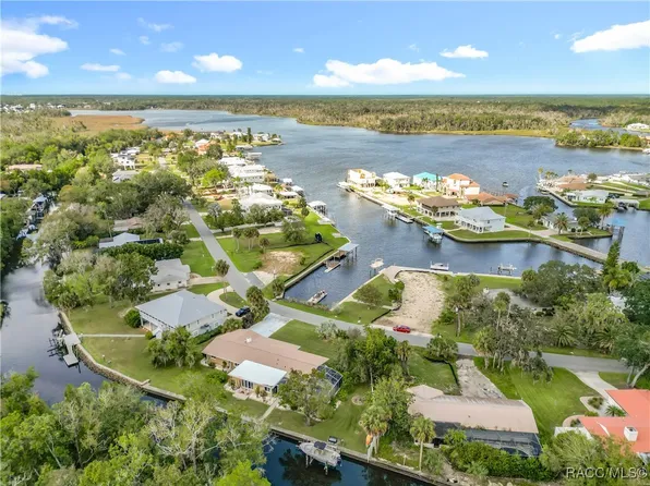 2160 N Watersedge Dr, Crystal River, FL 34429