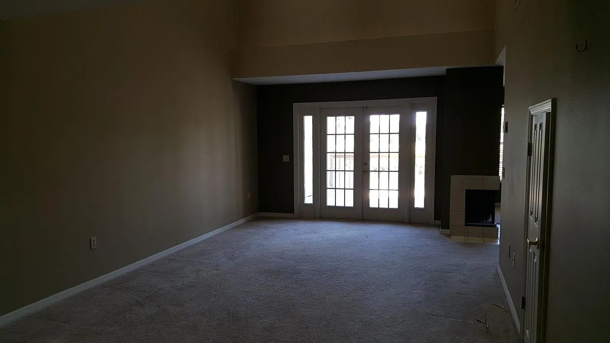 3 bed, 2.5 bath, 1886 sqft, $2,200 — Photo 3