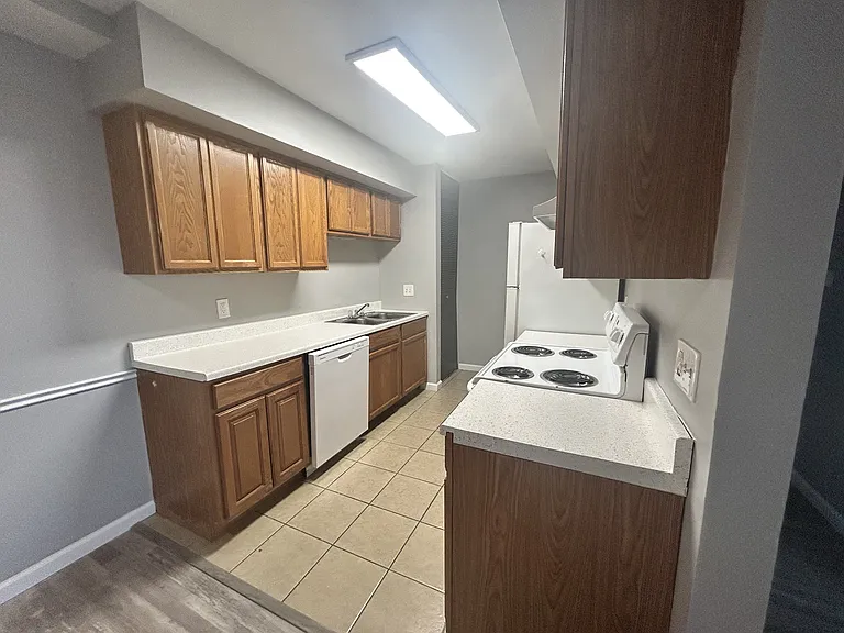 Secor Flats — Photo 56