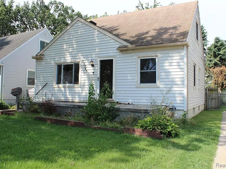 23345 Tawas Ave — Photo 1