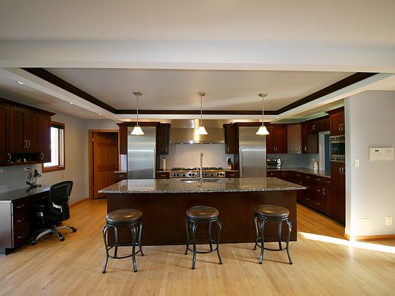 Gourmet kitchen 