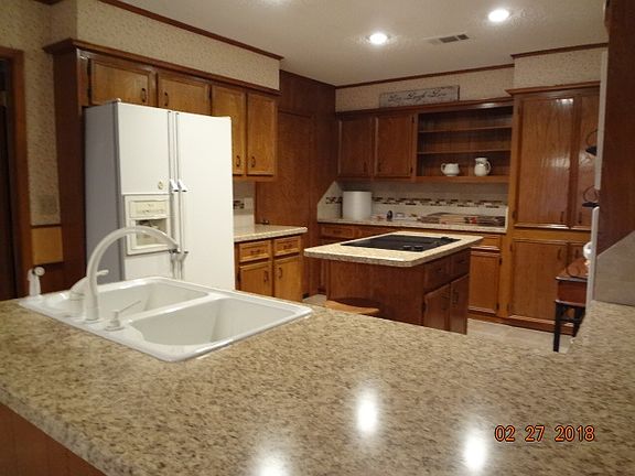5th image of 904 Hillandale St