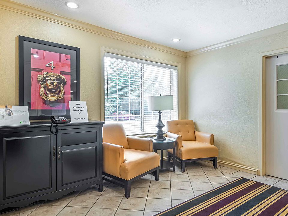Lobby and Guest Check-in