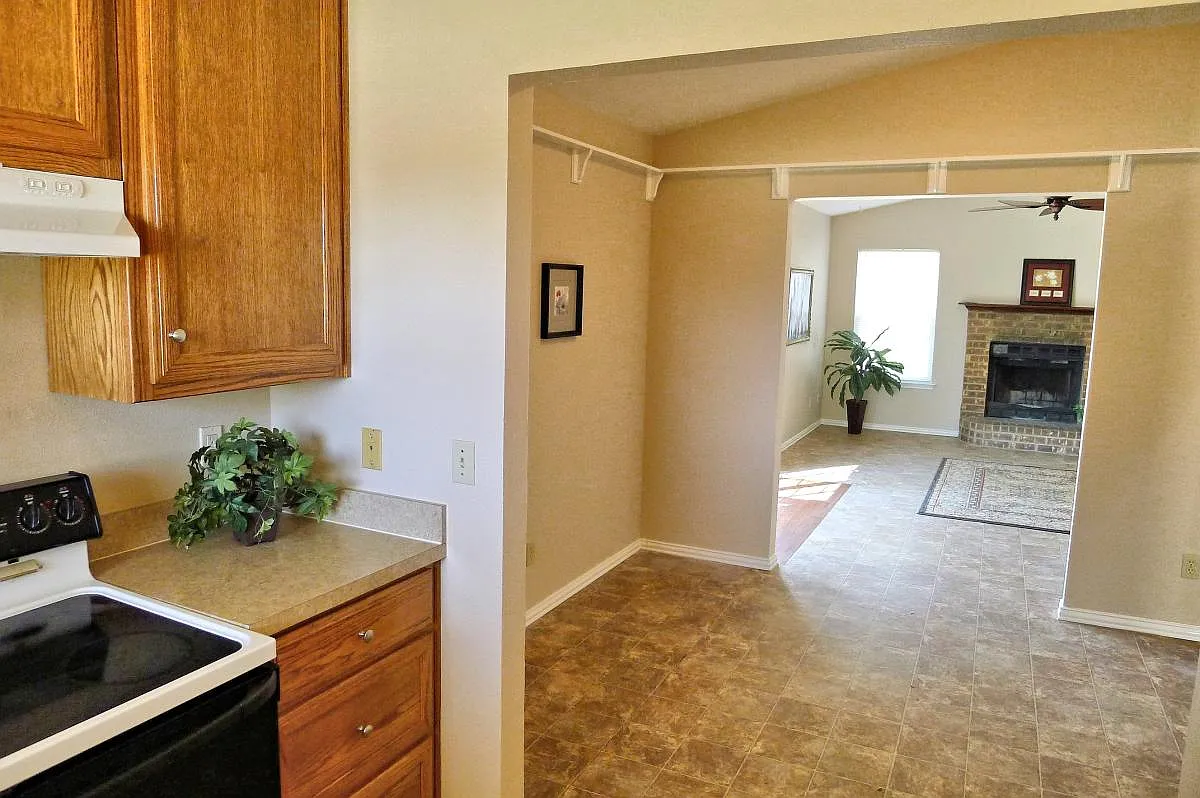 3 bed, 1285 sqft, $1,695 — Photo 4