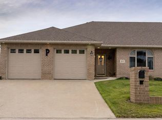 854 Springbrook Dr, Hinton, IA 51024