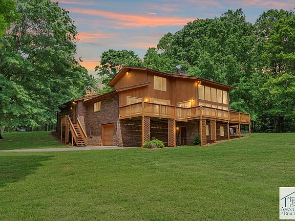 3rd image of 300 Varley Ln