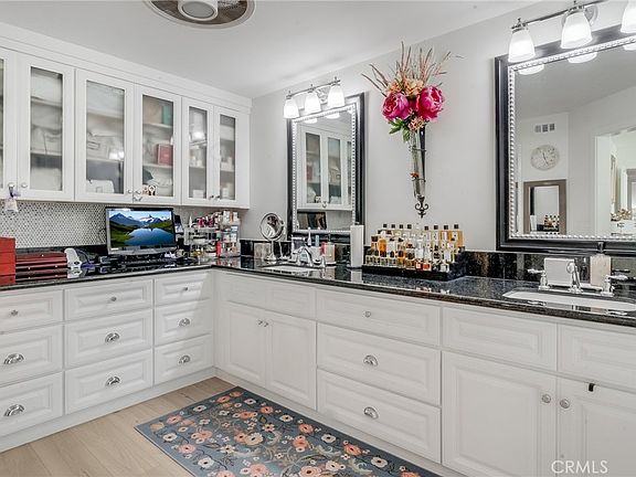 4th image of 6330 Riviera Cir