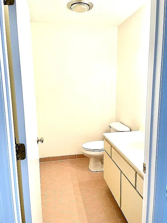 2 bed, 2.5 bath, 1828 sqft, $1,900 — Photo 3