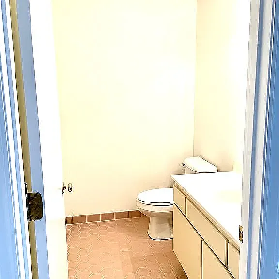 39 Lantern Ln — Photo 3