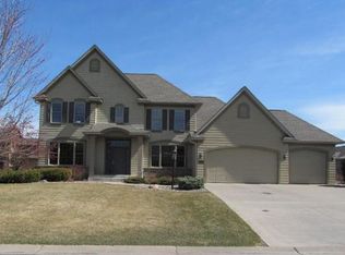 11542 Avery Dr, Inver Grove Heights, MN 55077