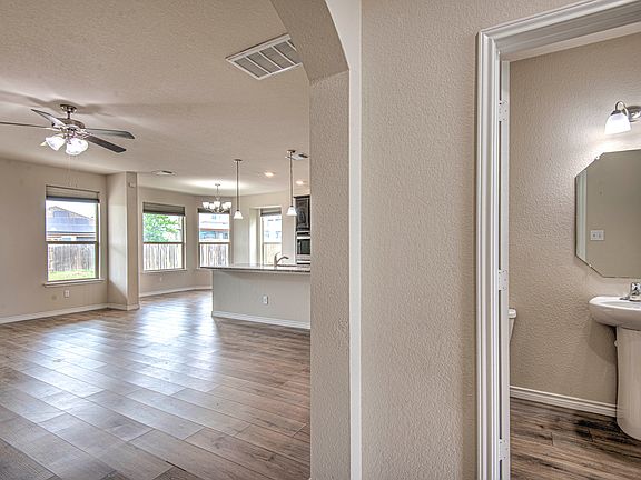 5th image of 6107 Lavaca Dr