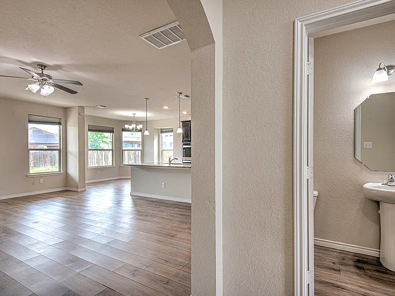 6107 Lavaca Dr — Photo 5