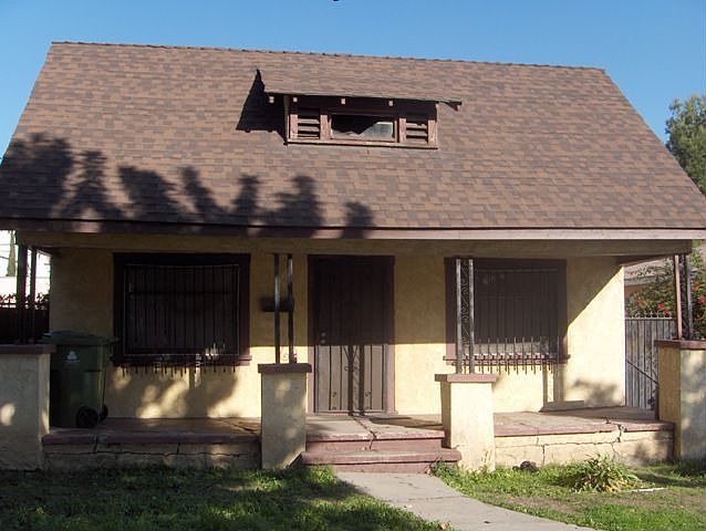 1st image of 837 W 108th St