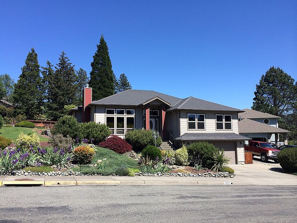 2nd image of 1012 NW Regent Dr
