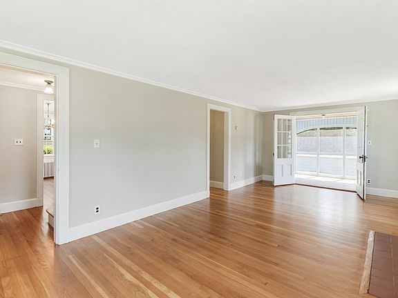4th image of 26 Garden St
