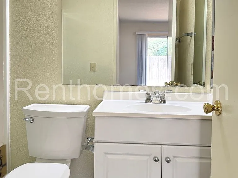 1553 Palomar Dr — Photo 23