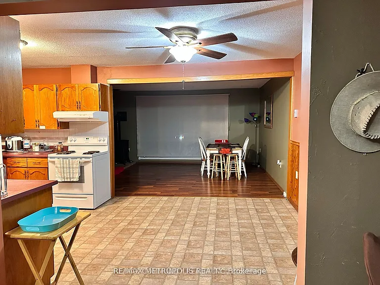 498 Hiscock Shores Rd — Photo 16