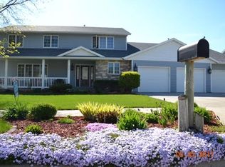 430 Prairie View Ln, Mason City, IA 50401