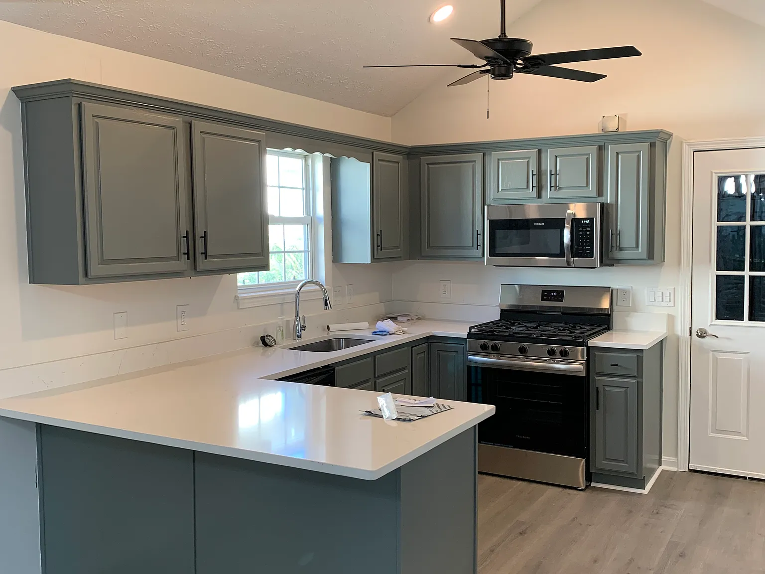 3 bed, 1343 sqft, $2,100 — Photo 4