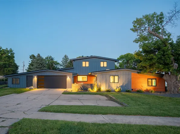 2809 Lakeland Dr, Urbandale, IA 50322