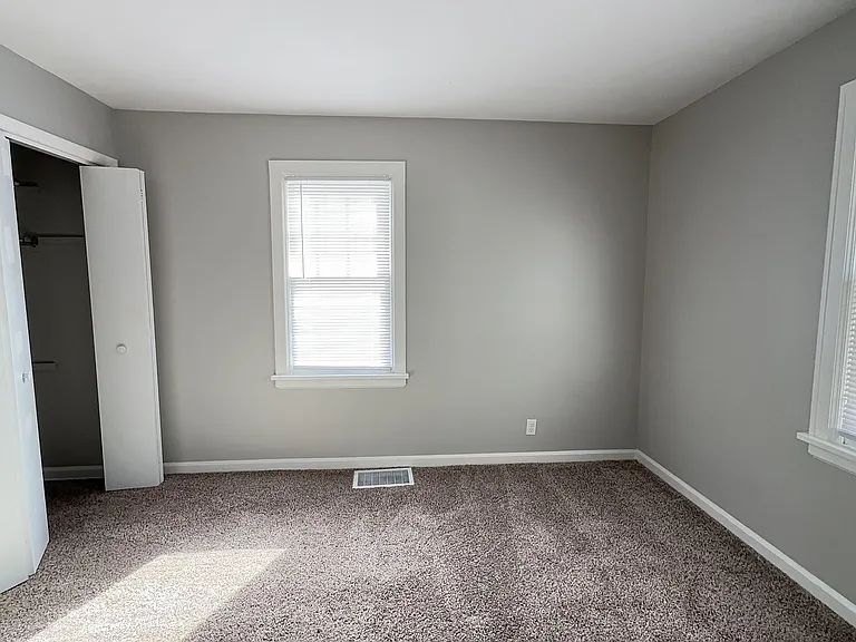 2302 S Hackley St — Photo 5