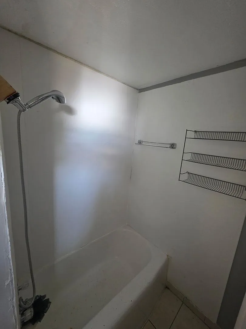 Nicely updated 1 BR — Photo 2
