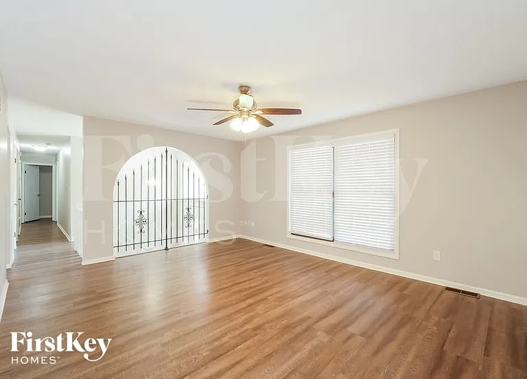 6704 NW Mirror Lake Ter — Photo 4