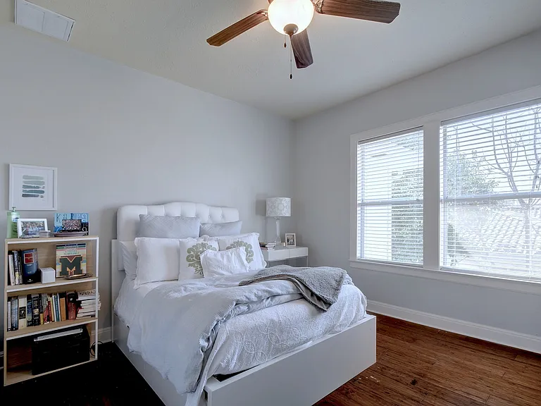 3005 Washington Sq — Photo 15