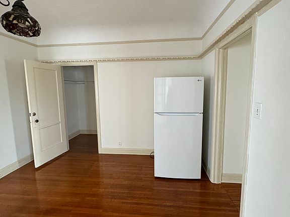 3rd image of 936 S Norton Ave APT 3