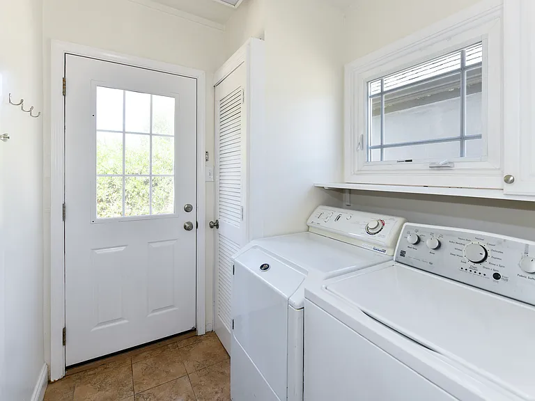 619 Seymour St — Photo 20