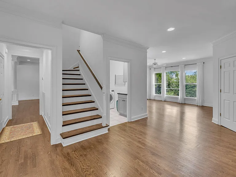 729 Harrow Ln — Photo 15