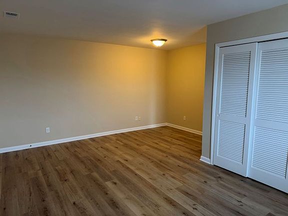 4th image of 237 E Winslow Rd #1
