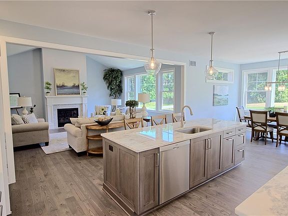 5th image of 1070 Carrington Way
