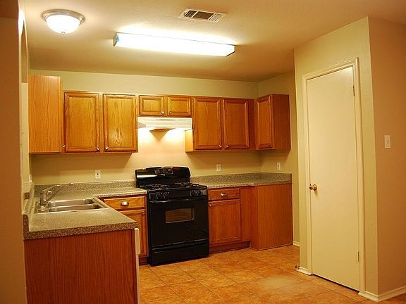 4th image of 13667 Paxton Dr