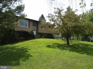 19 Colt Dr, Mertztown, PA 19539