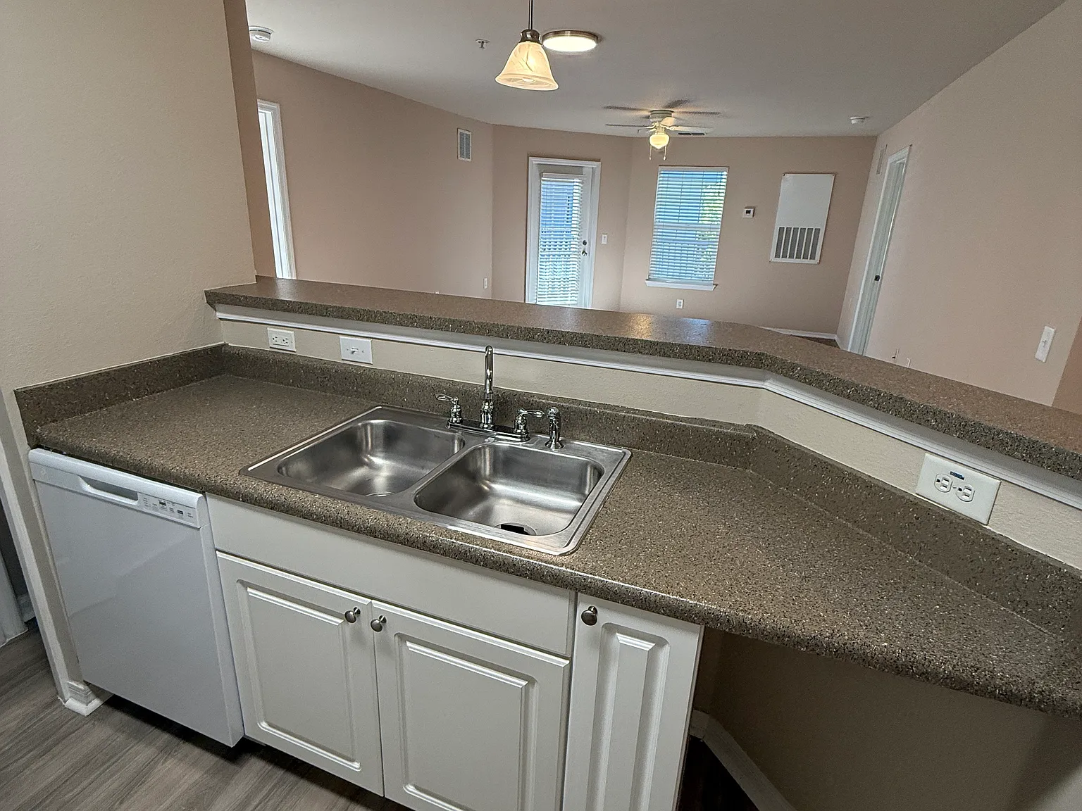 2 bed, 2.5 bath, 1215 sqft, $1,600 — Photo 3