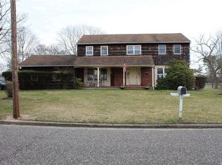 1 N Durkee Ln, East Patchogue, NY 11772