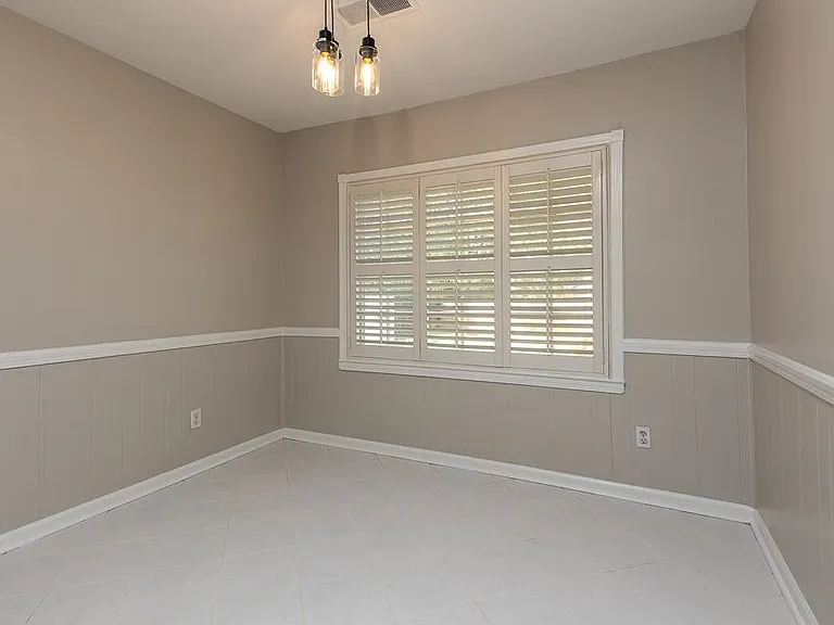 1539 Brookside Dr — Photo 2