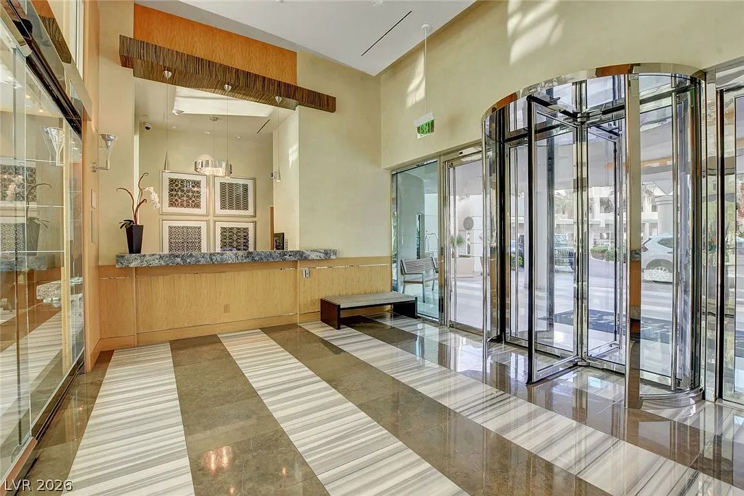 2 bed, 2.0 bath, 1405 sqft, $3,500 — Photo 2