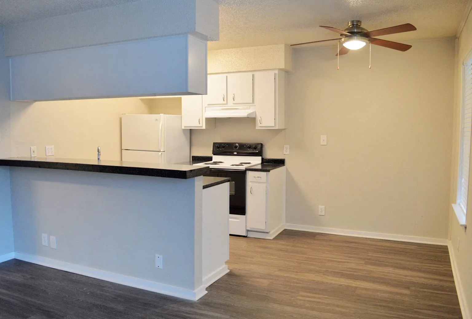 Tambaleo Apartments — Photo 1