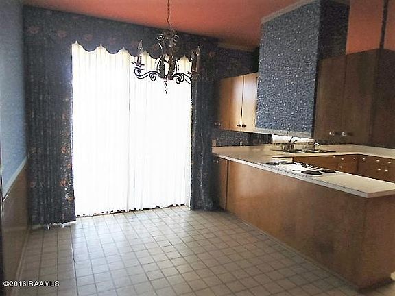 5th image of 609 S Parkerson St