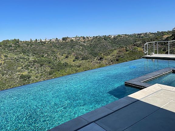 2nd image of 2225 Linda Flora Dr
